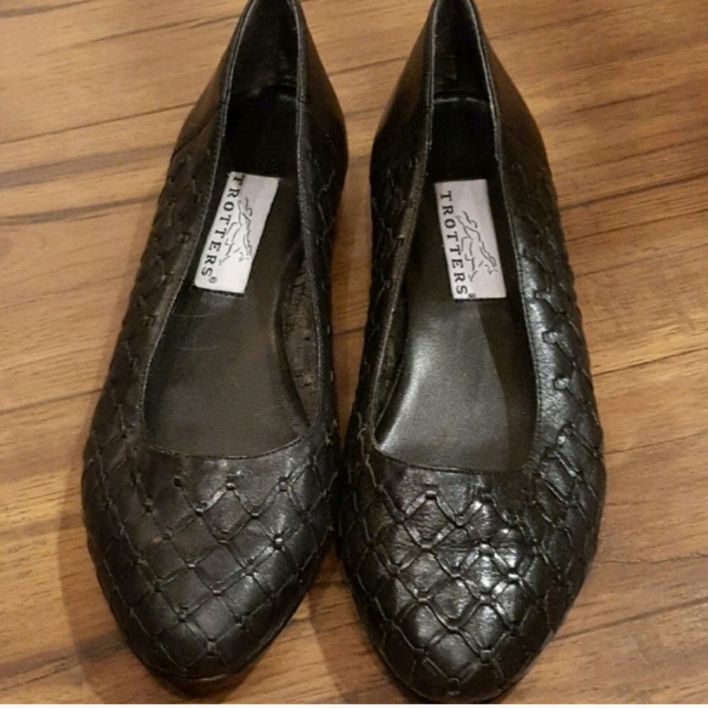 Trotters- “Felice” Black Woven Leather Flats